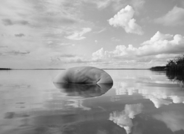 Arno Rafael Minkkinen receives the 2025 “Académie des beaux-arts Photography Award – William Klein”